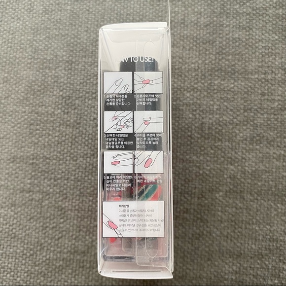 Christmas Themed Press-On Nail Set - Picture 4 of 6